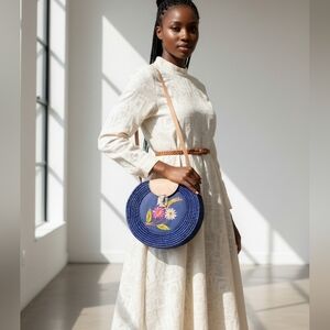 Elegant Floral Embroidered Crossbody Bag